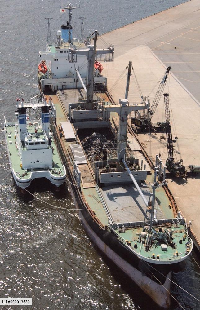 (2)1 Philippine seaman dead, 3 injured in hold accident