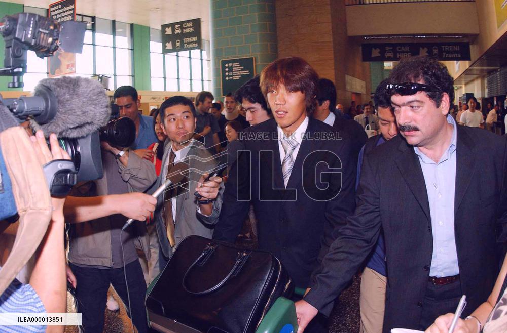 Yokohama F Marinos midfielder Nakamura arrives in Milan