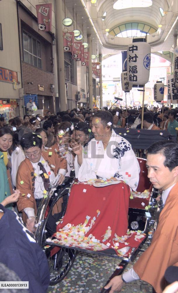 Kabuki actor Kankuro campaigns for Osaka performance