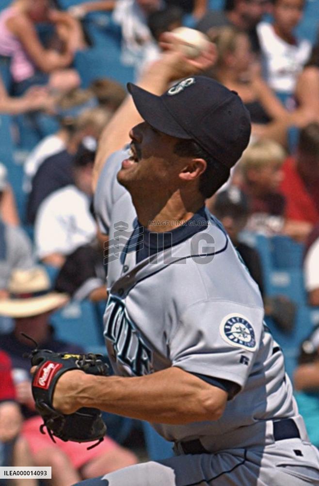 Hasegawa pitches scoreless innings against White Sox