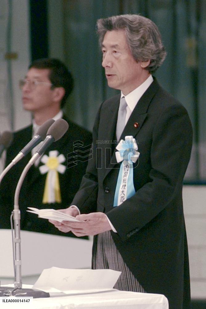 Koizumi renews remorse for WWII aggression on war anniversary
