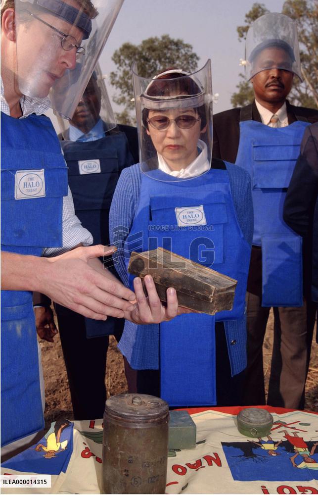 Japan's foreign minister inspects Angolan minefield