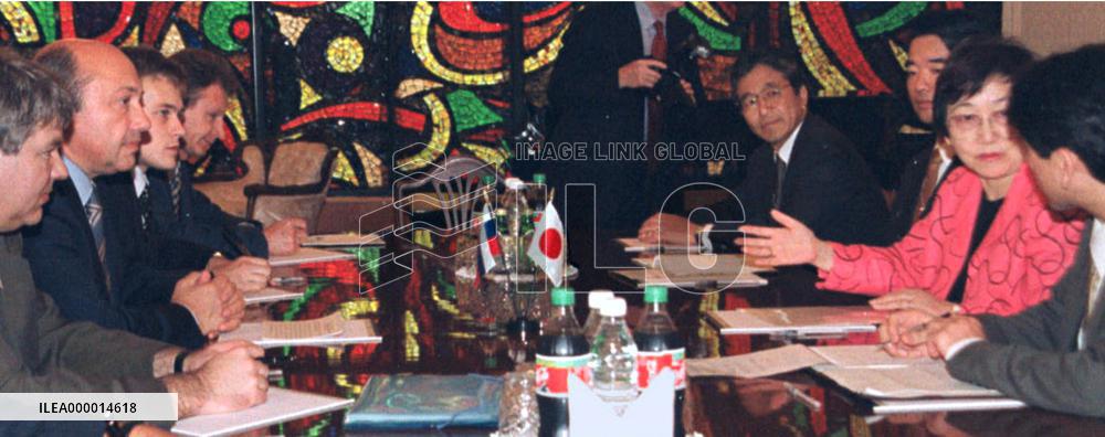 Koizumi to visit Russia in January