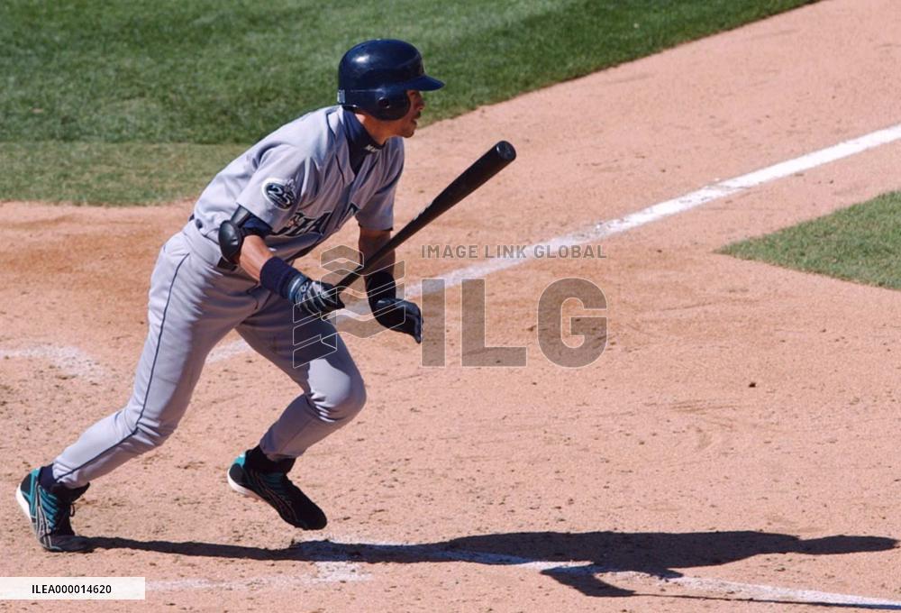 Mariners' Ichiro goes 1-for-5 against Athletics