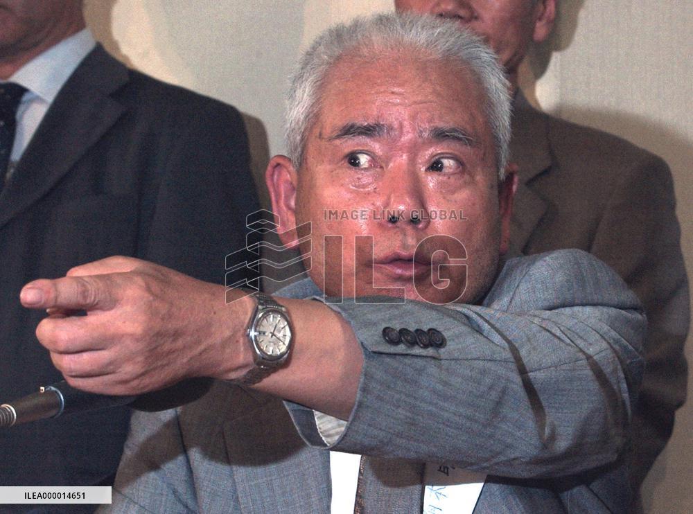 (2)Abductees' kin grief-stricken over report of death