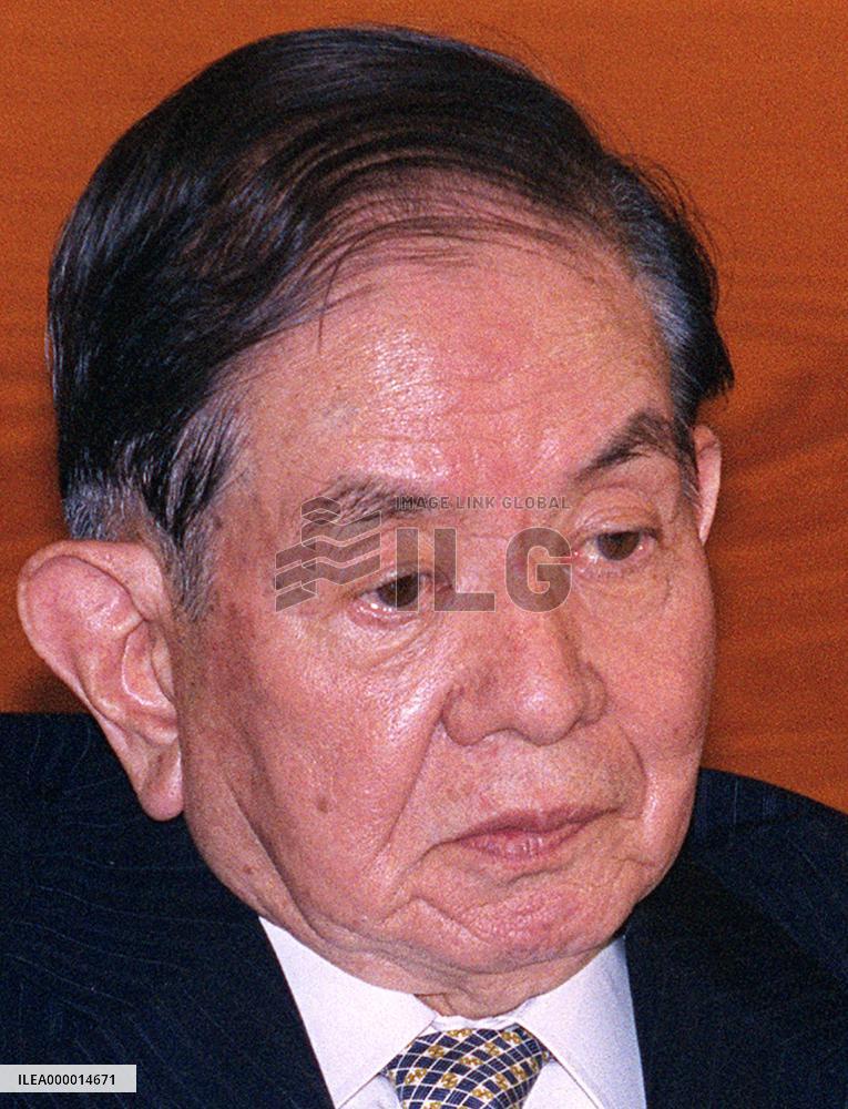 BOJ eyes directly purchasing shares held by banks