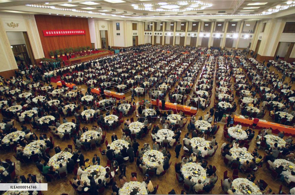 (1)6,000 Japanese dine in Beijing to celebrate 30 yrs of ties