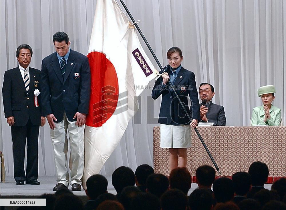 Japanese Asiad delegation bands together