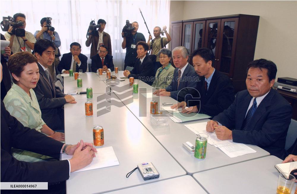 (CORRECTED)Gov't informs abductees' relatives of probe results