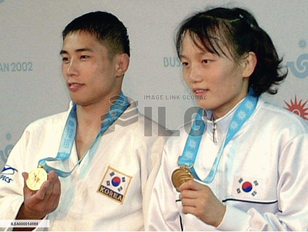 Korean lovers win gold medals