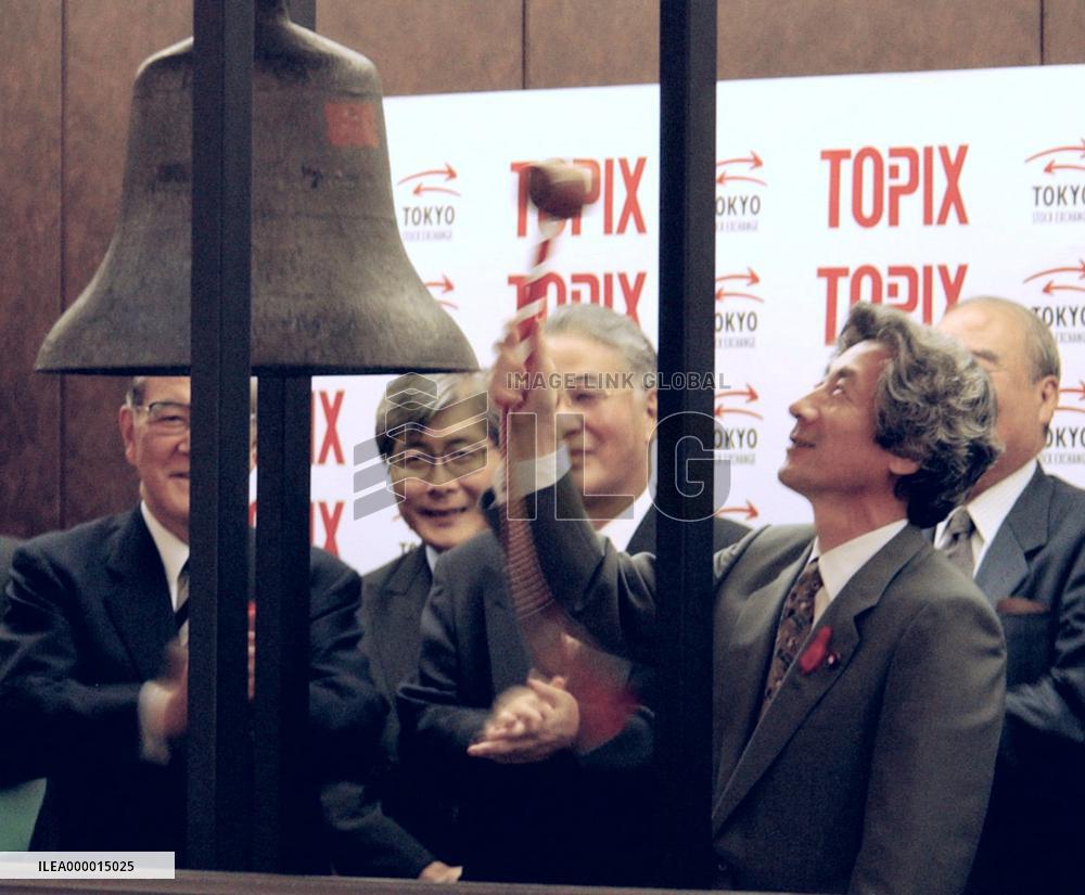 Koizumi visits Tokyo Stock Exchange
