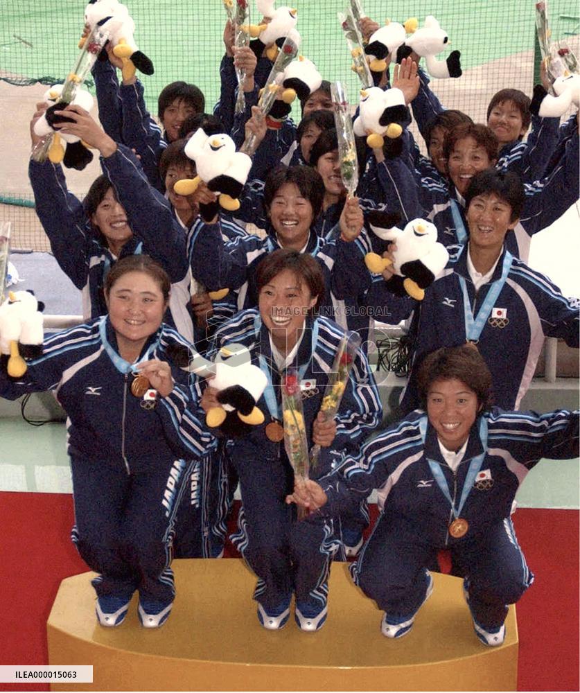 Japan wins 1st AG gold in softball, final rained out