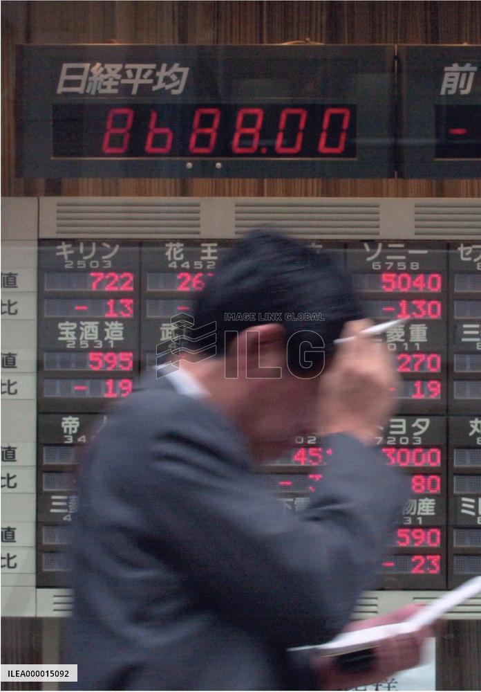 Nikkei hits new 19-yr low amid concern over economy