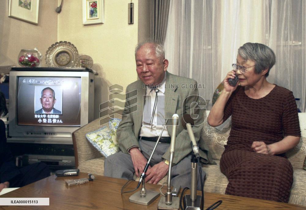 (2)Japan's Koshiba wins Nobel Prize in Physics