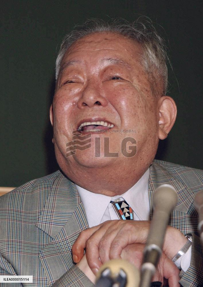 (3)Japan's Koshiba wins Nobel Prize in Physics