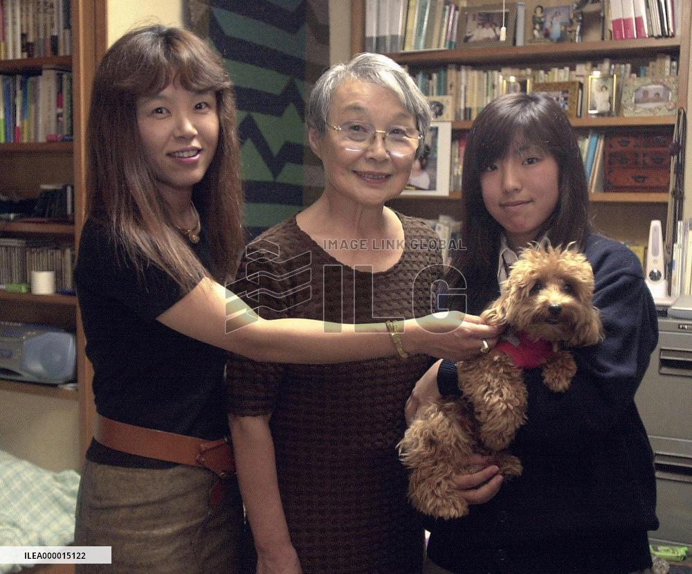 (13)Japan's Koshiba wins Nobel Prize in Physics