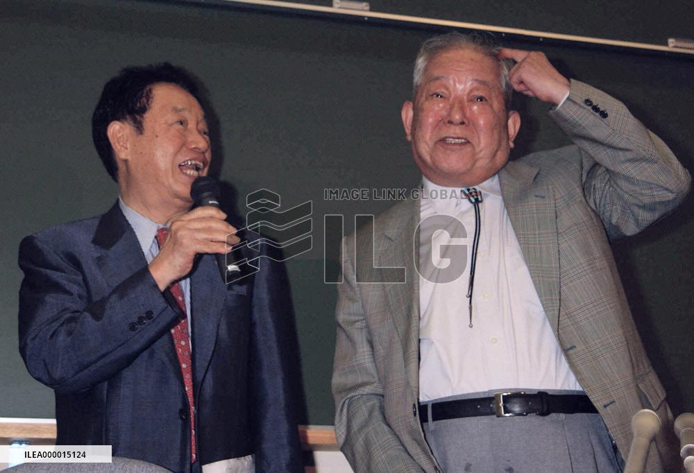 (12)Japan's Koshiba wins Nobel Prize in Physics