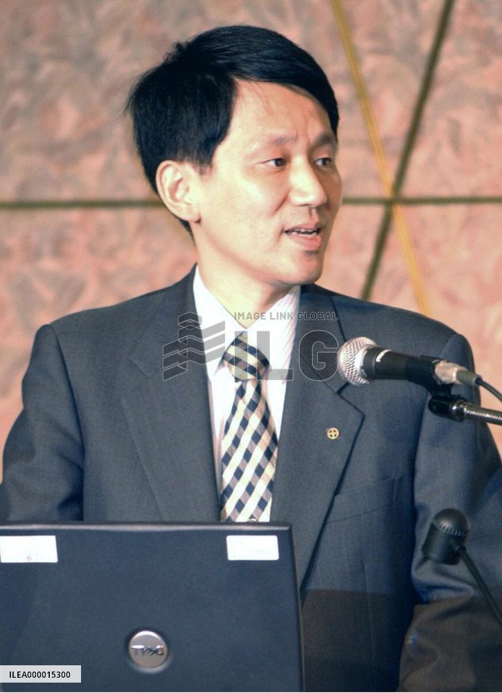 Nobel laureate Tanaka emphasizes learning from mistakes