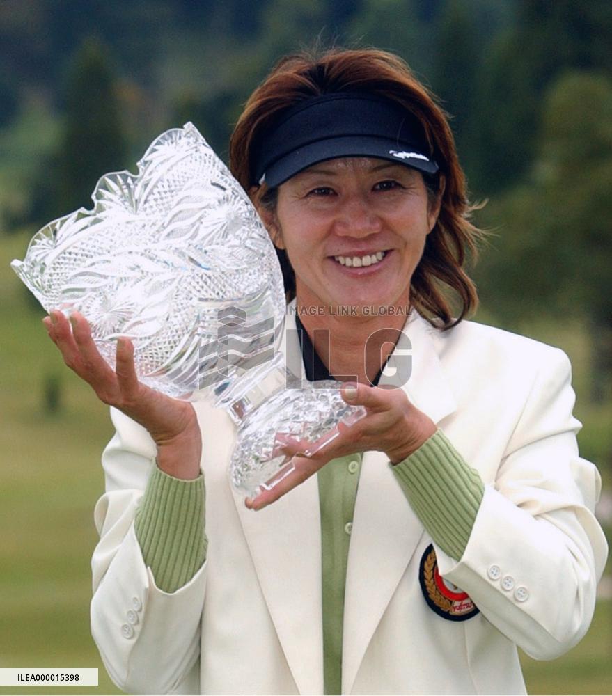 Nakajima rallies to win Fujitsu Ladies