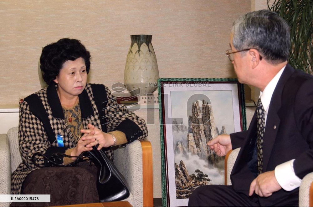 Soga wants to consult spouse on permanent return to Japan