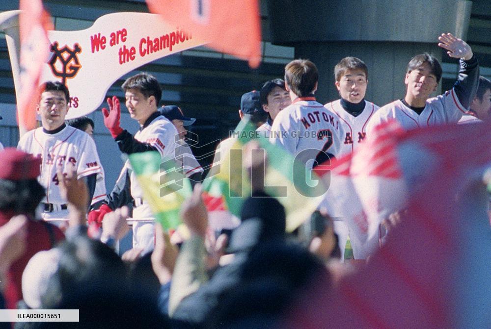 (3)Yomiuri Giants parade in Ginza