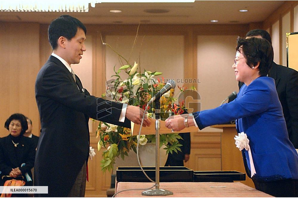 Ceremony held to honor 16 as Persons of Cultural Merit