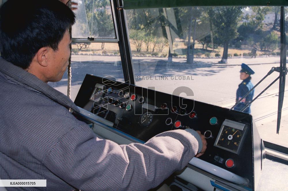 (1)N. Korea opens Pyongyang tramway to Japanese tourists