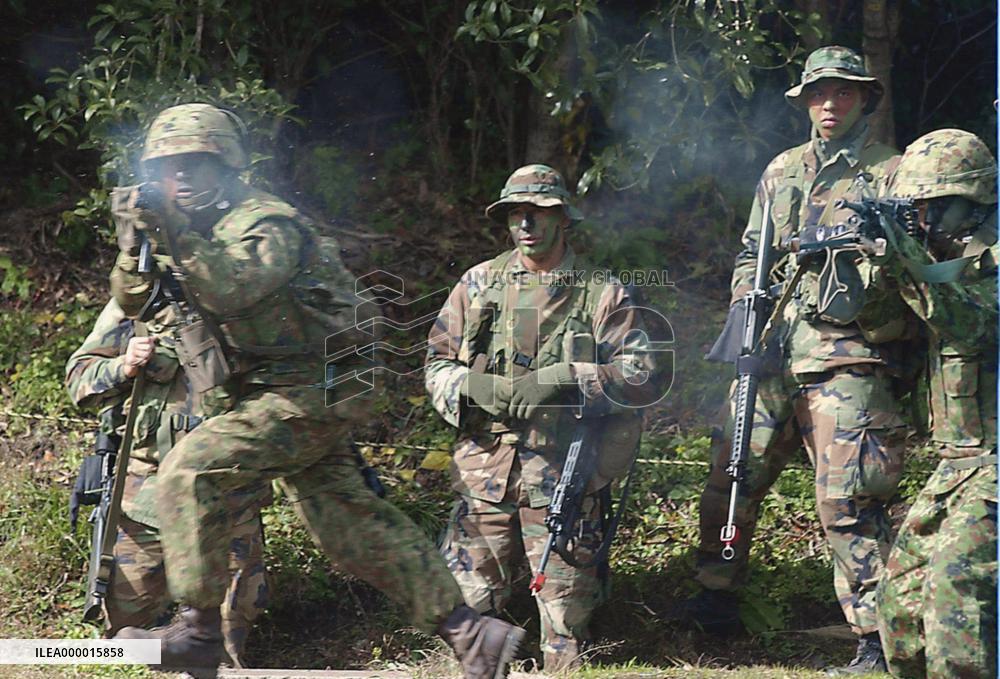 (1)Japan, U.S. hold joint military drills