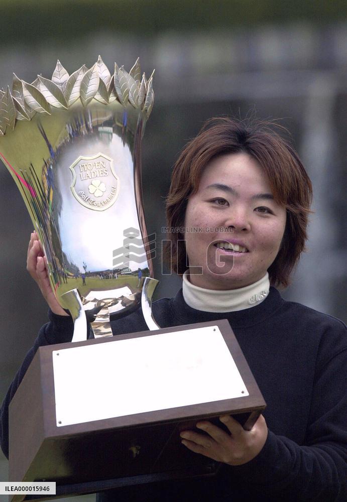 Fudo shoots 68 to secure 4th season title at Itoen Ladies