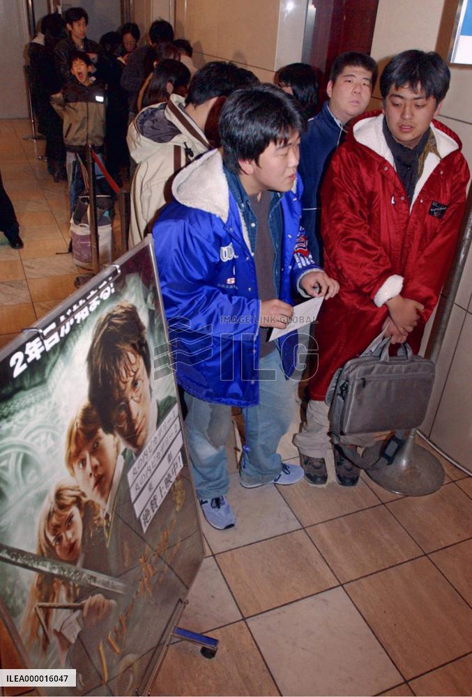 Japanese fans flock to see new Harry Potter film