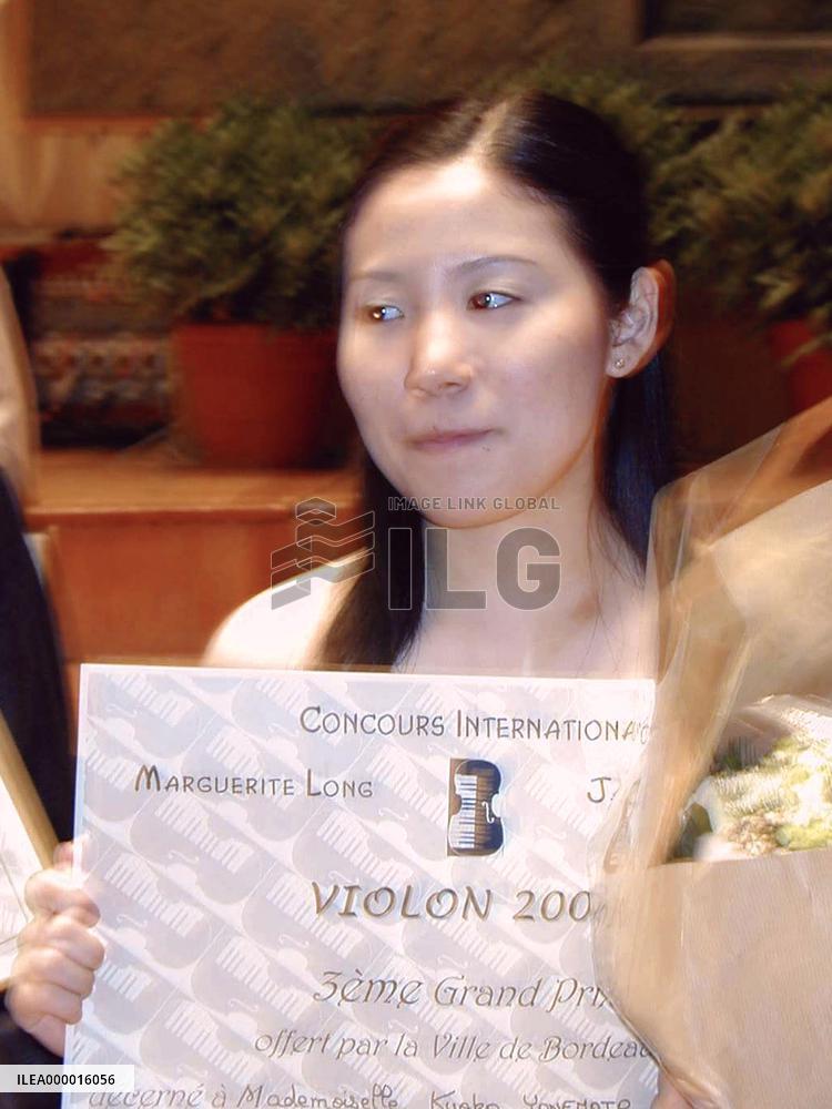 (2)2 Japanese violinists awarded in int'l violin competition
