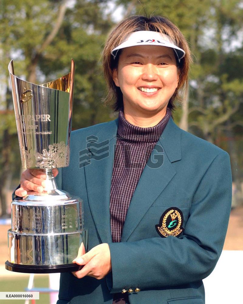 Kobayashi wins Daio Paper Elleair Ladies Open golf