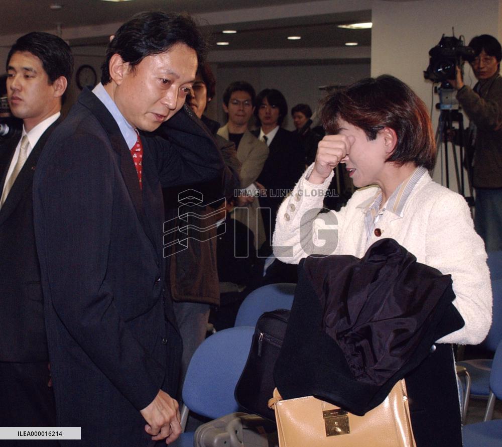 (4)DPJ President Hatoyama to quit Dec. 13