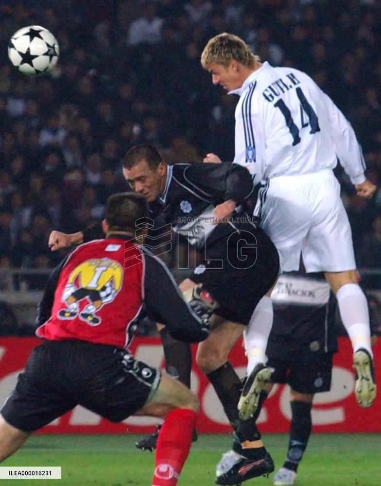 (5)Real Madrid down Olimpia 2-0 to win Toyota Cup