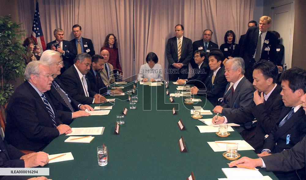 (1) Abductees' families urge U.S. leaders for help