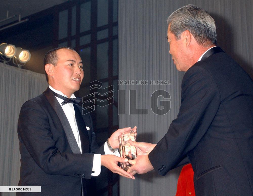 Taniguchi named player of the year on men's tour