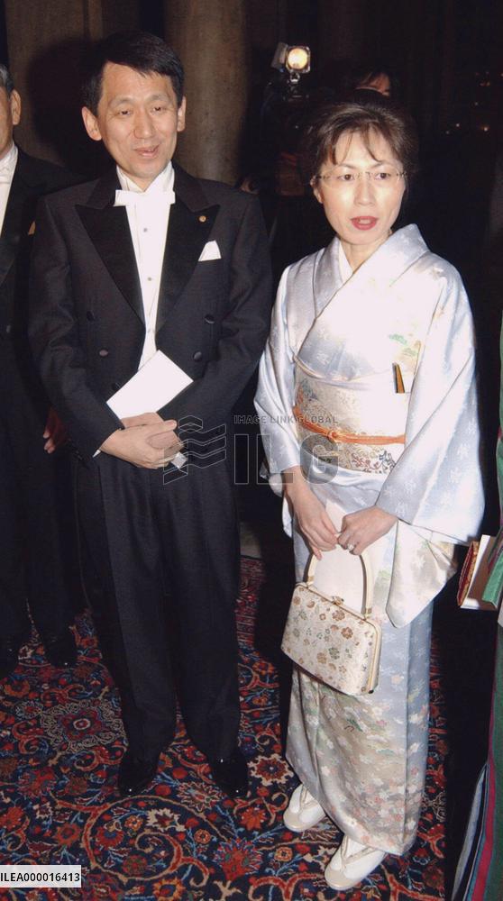(2)Koshiba, Tanaka attend banquet hosted by Sweden's king