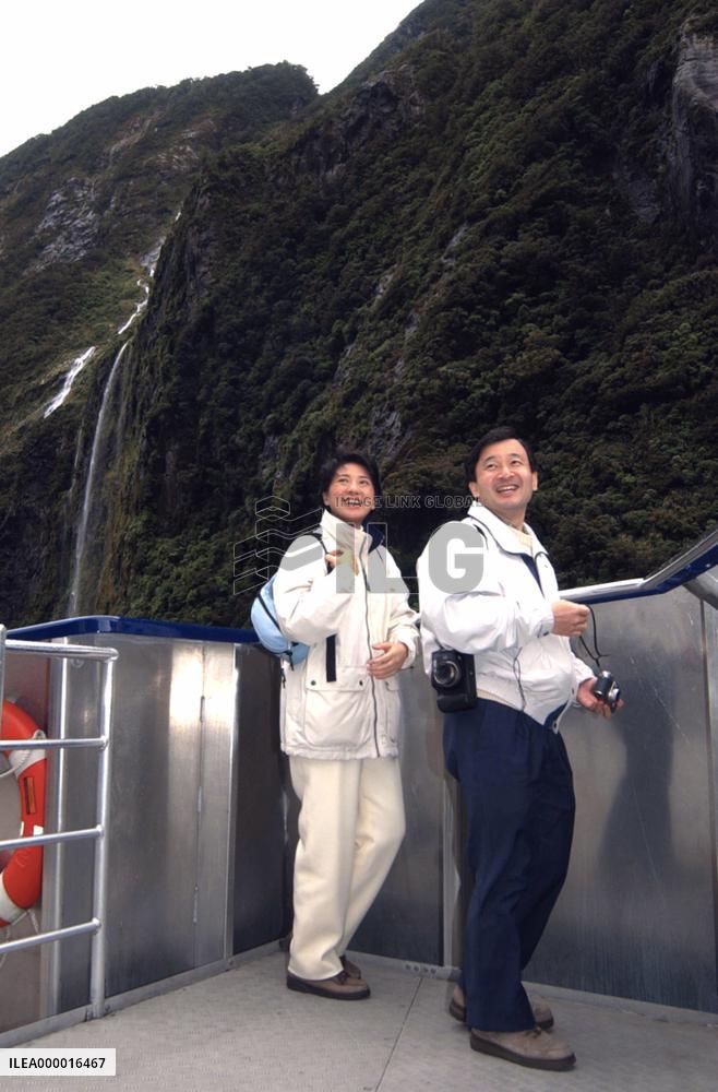 (2)Japan's crown prince, princess tour N.Z. nat'l park