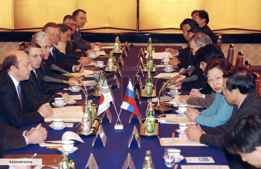(2)Kawaguchi meets with Ivanov