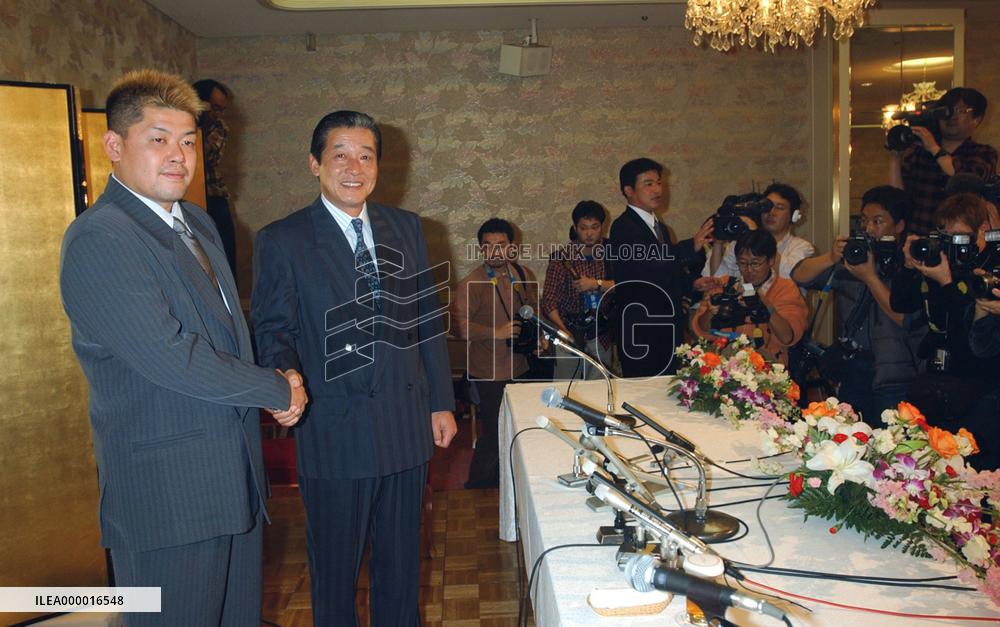 (1)Free-agent Nakamura to stay with Kintetsu