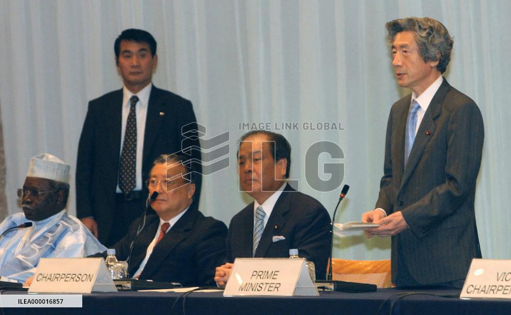 Koizumi addresses Asian IT conference