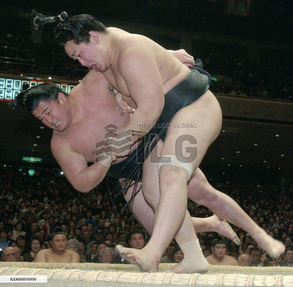 Asashoryu unstoppable