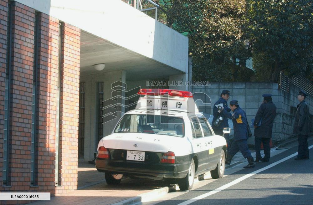 4 break into house in Tokyo, kill company official