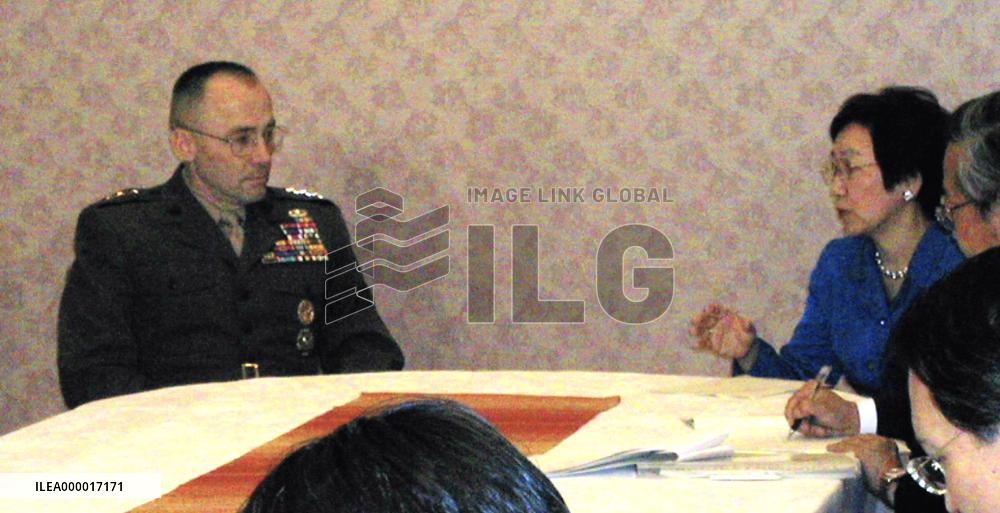 Kawaguchi holds talks with Gregson