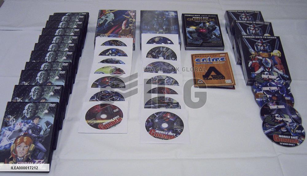 Man arrested for allegedly selling pirated DVDs via Web