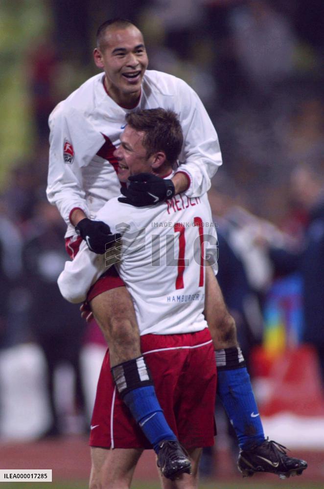 Takahara grabs 1st Bundesliga goal to end Kahn's record