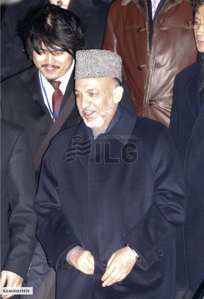 Karzai arrives in Japan