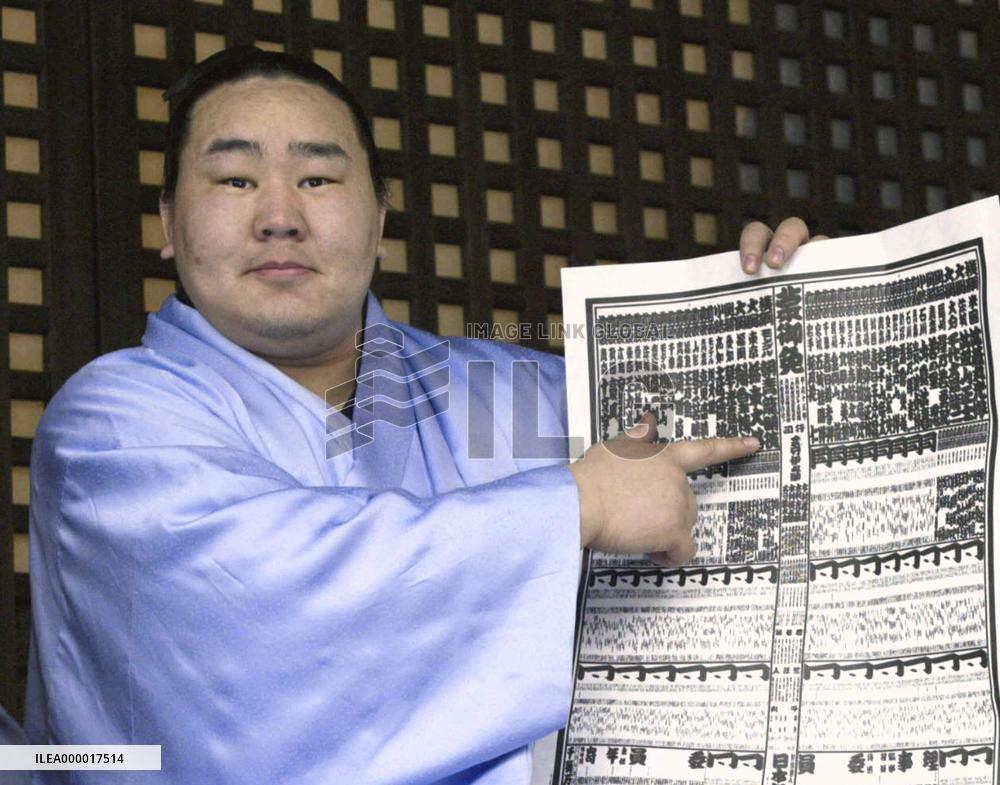 Asashoryu occupies west yokozuna slot