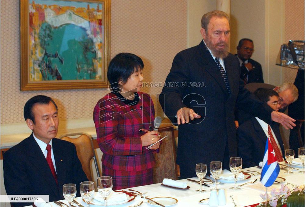 Castro visits Hiroshima