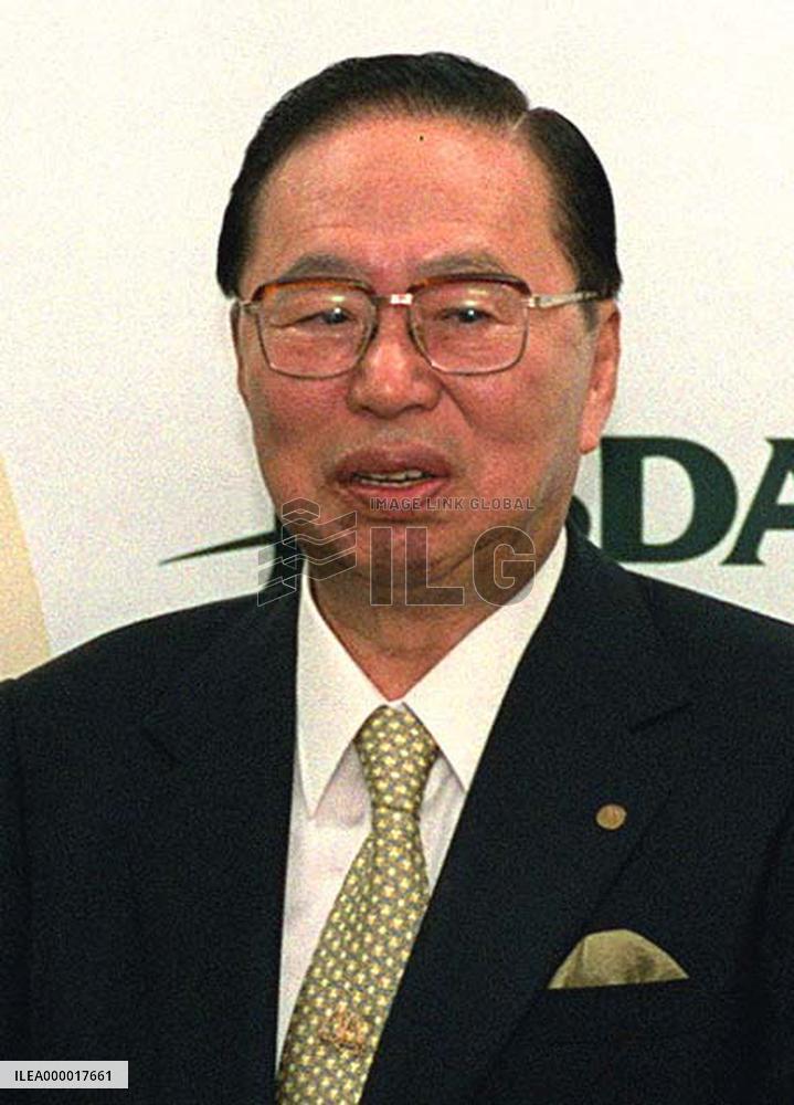 (2)McDonald's Japan Chairman Fujita to resign